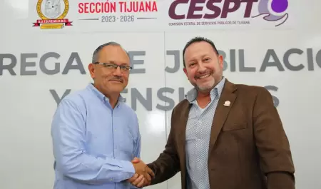 Entregan jubilaciones y pensiones a personal de la paraestatal