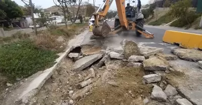 Trabajos de reparacin de socavn en la Delegacin Playas de Tijuana