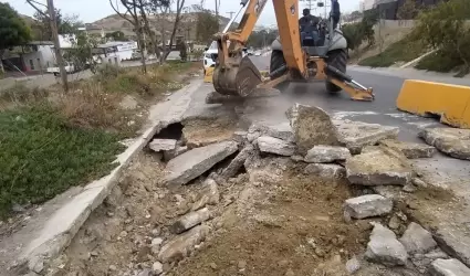 Trabajos de reparacin de socavn en la Delegacin Playas de Tijuana