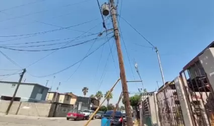 En Capistrano se quedan sin luz por transformador que estall y poste por colaps
