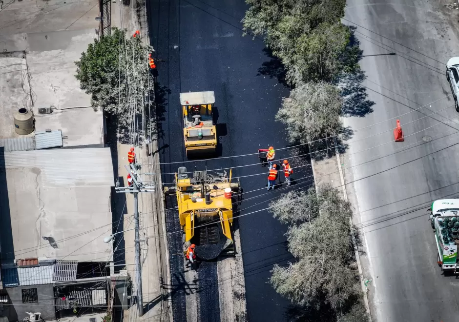 Arrancan obra de reencarpetado de calle principal en Residencial del Bosque
