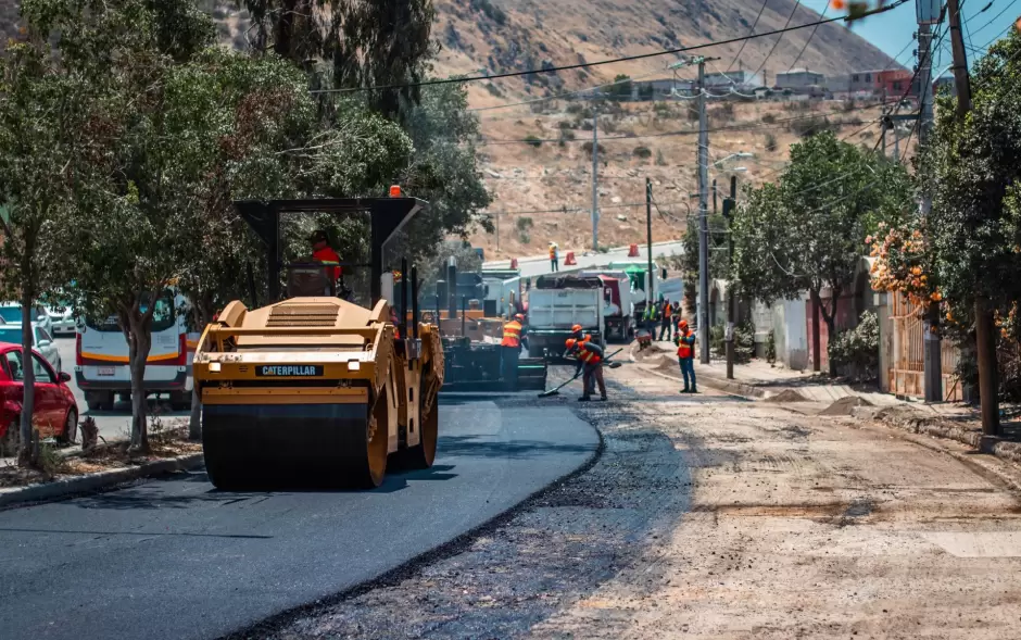 Arrancan obra de reencarpetado de calle principal en Residencial del Bosque