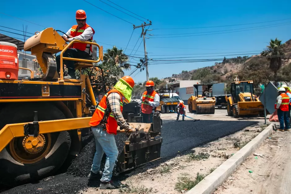 Arrancan obra de reencarpetado de calle principal en Residencial del Bosque