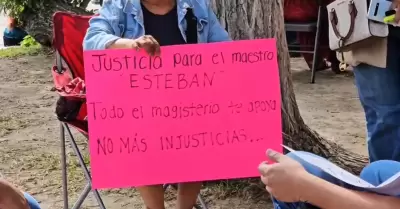 Maestros del SETE BC se manifestaron para exigir revisión y actualización de pro