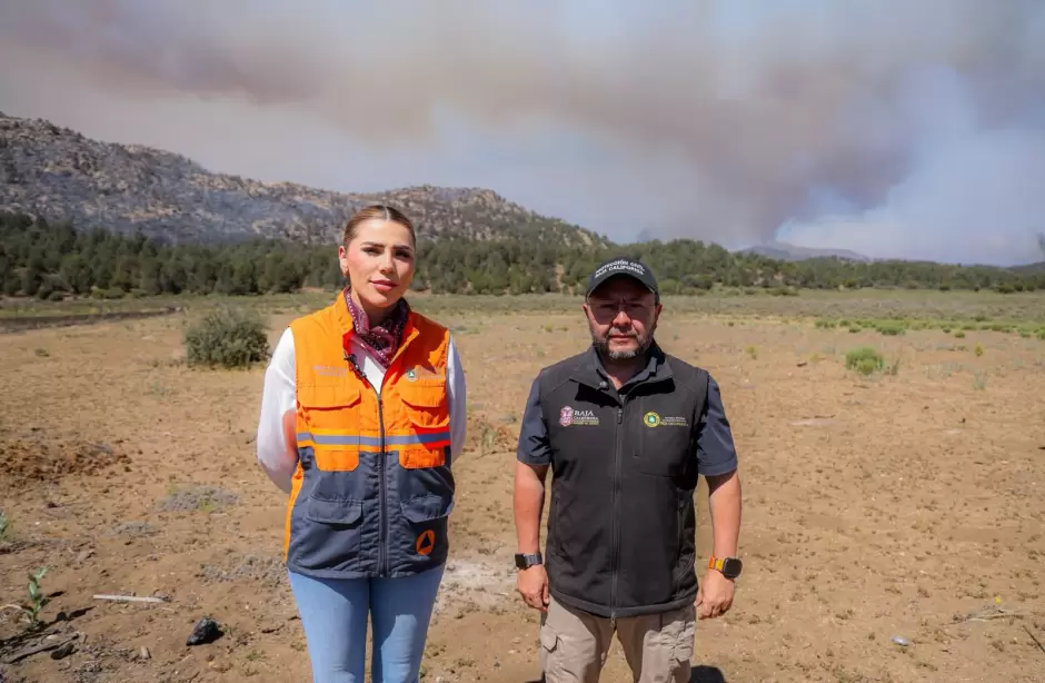 Refuerzan combate a incendio en Tecate