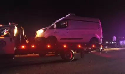 Camioneta con 16 cuerpos en el interior