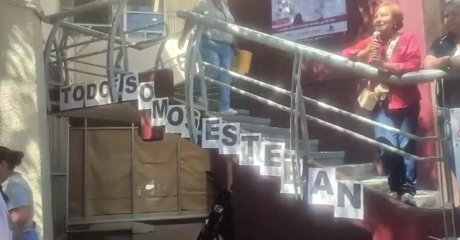 Miembros del Sindicato Estatal de Trabajadores de la Educacin