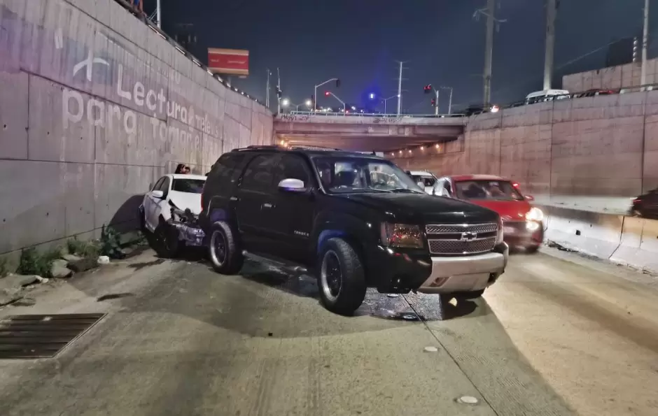 Detienen a dos hombres por ria tras incidente de trnsito