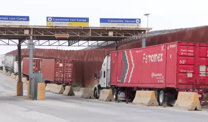 VIDEO.- Detiene ICE a 20 operadores de carga en Calxico; los hicieron firmar do