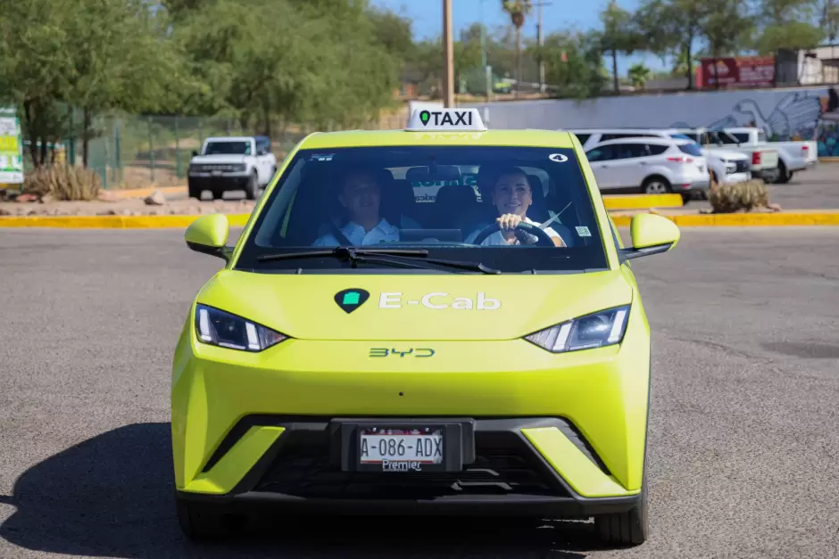 Baja California sienta las bases de electromovilidad con primeros taxis elctricos