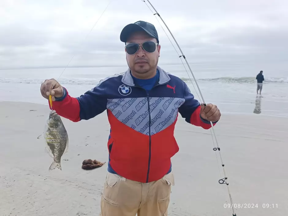 Torneo de pesca deportiva de playa en San Quintn