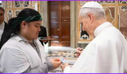 Papa firma carta de Pokmon