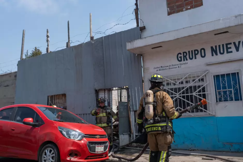 Rescatan a personas y mascotas de una cuartera