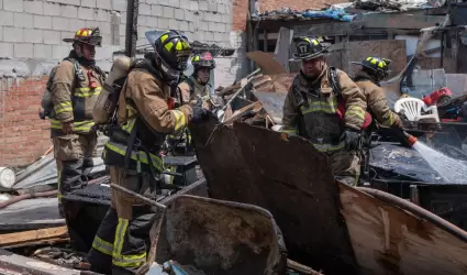 Rescatan a personas y mascotas de una cuartera
