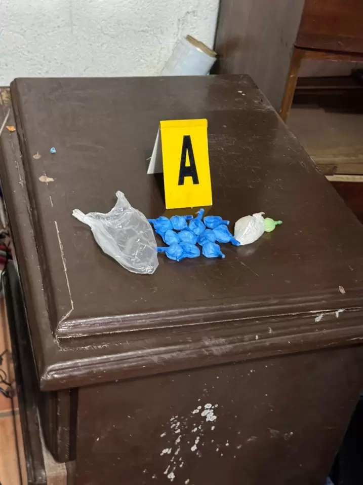 Narcóticos, armas y vehículos