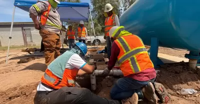Infraestructura de agua potable en ejido México con nueva tubería de PVC