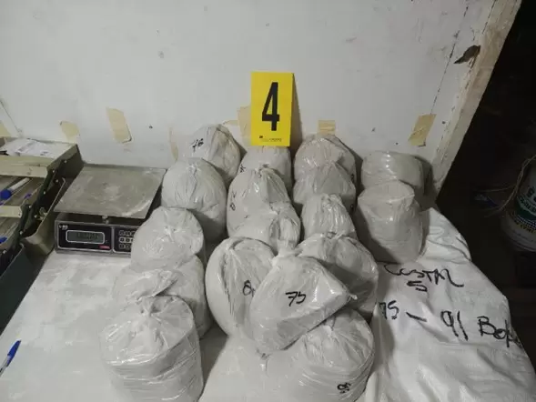 FGR asegura inmueble usado para fabricar y almacenar drogas
