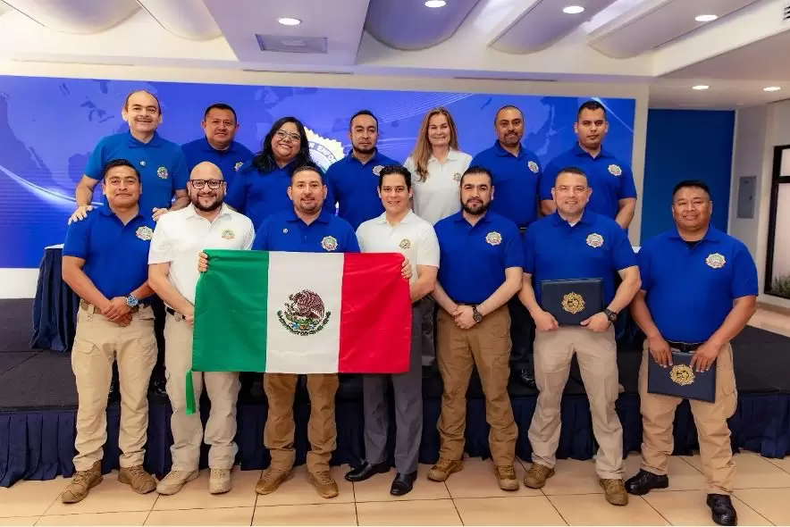 Capacitacin constante de personal a travs de cursos internacionales especializados