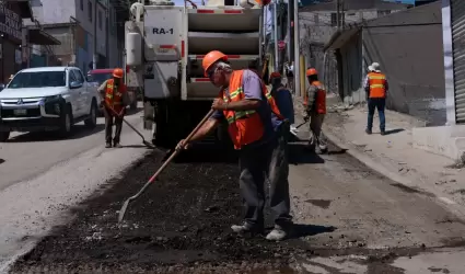 Obra de bacheo y reencarpetado en la Delegacin Snchez Taboada