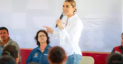 Gobernadora Marina del Pilar recorre colonias de Playas de Rosarito