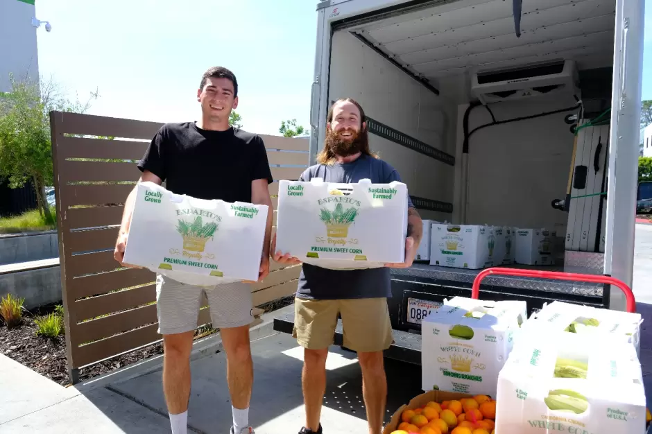 Donan ms de 2,800 platillos para familias de la regin