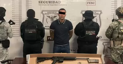 Aseguran arma larga y a un hombre tras operativo en Playas de Tijuana
