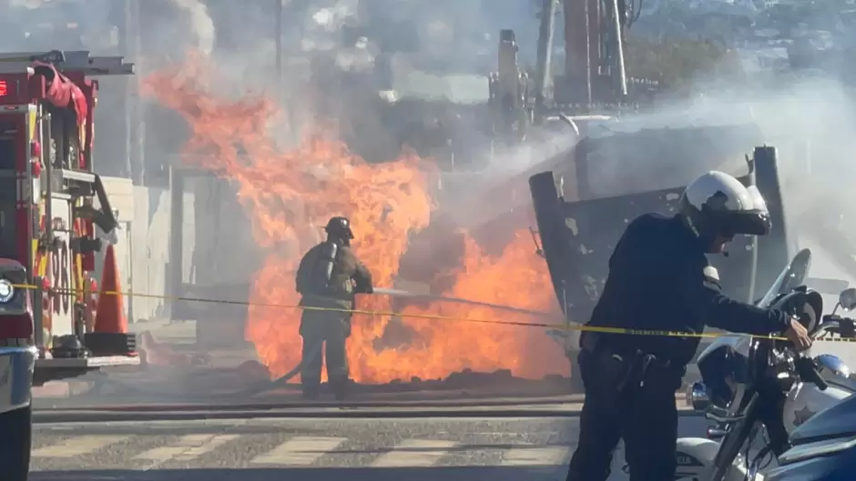 Fuga de gas provoca incendio durante obras del viaducto elevado
