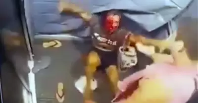 Exjugador de baloncesto golpea brutalmente a su pareja en un elevador en Brasil