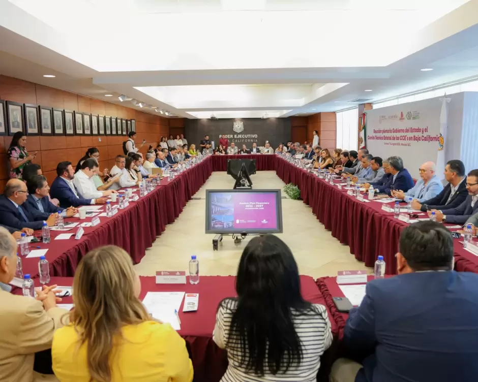 Dilogo abierto con sector empresarial