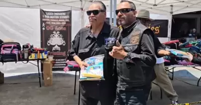 Entregan mochilas con tiles escolares