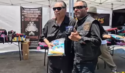 Entregan mochilas con tiles escolares