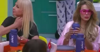 Olivia Collins y Ninel Conde.