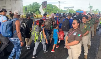Caravana migrante saliendo de Tapachula