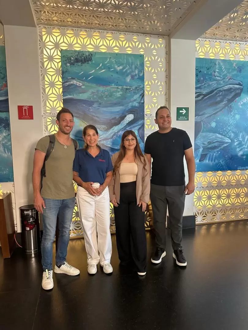 Costasalvaje presenta mural de la ballena gris en NewCity Plaza