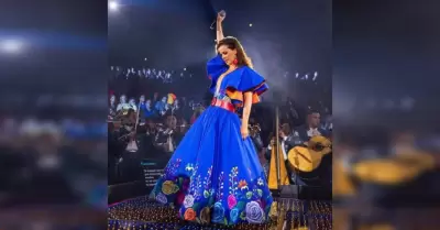 Cantante Edith Mrquez