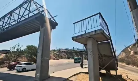 Puente del Rosas Magall�n frente a comandancia Margarito Salda�a