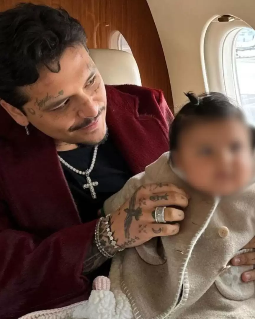 Christian Nodal y su hija Inti
