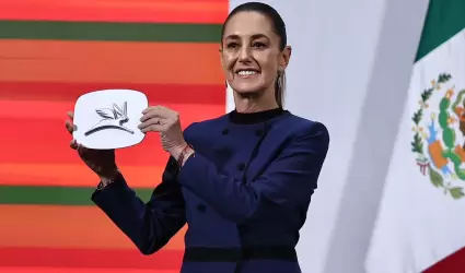 Claudia Sheinbaum muestra e logotipo de Olinia, inspirado en la magia y color de