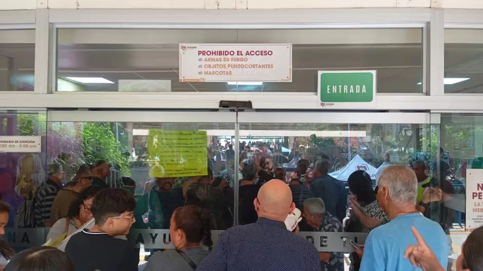 Cierran puertas de palacio policas incapacitados y viudas