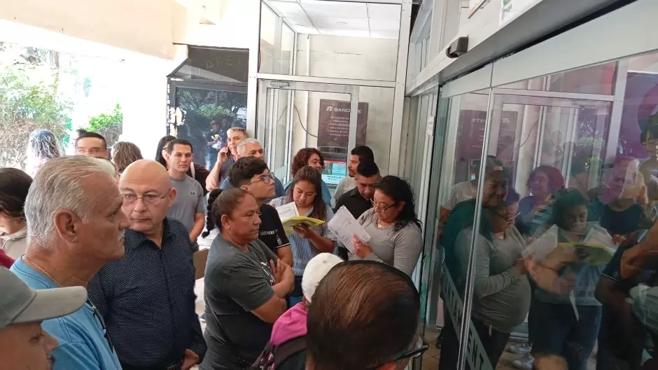 Cierran puertas de palacio policas incapacitados y viudas