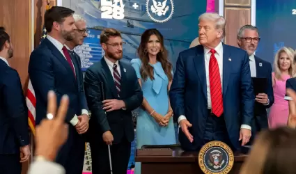 Presidente Donald Trump y funcionarios del gobierno de Estados Unidos