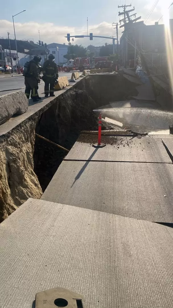 Socavón en la Avenida Revolución