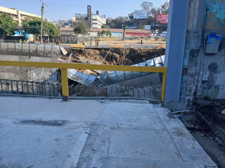 Socavón en la Avenida Revolución