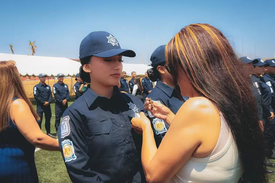 Toman protesta 143 cadetes como nuevos agentes de seguridad