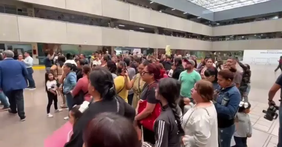 Manifestantes del preescolares del DIF en Tijuana