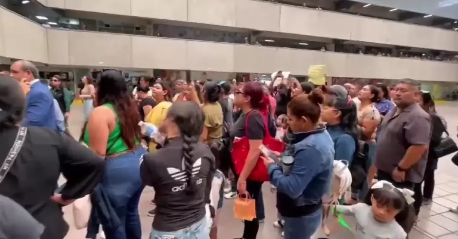 Manifestantes del preescolares del DIF en Tijuana