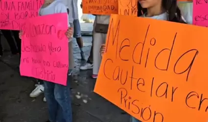 Familiares y amigos de Silvia Aurora Lpez