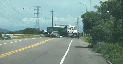 Bloqueo de carretera federal en Escuinapa, Sinaloa
