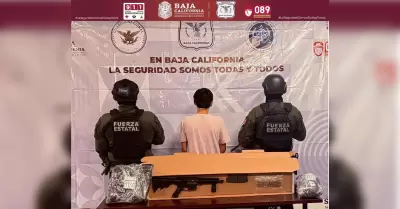 Menor de edad detenido con arma larga y chaleco balstico en Tijuana
