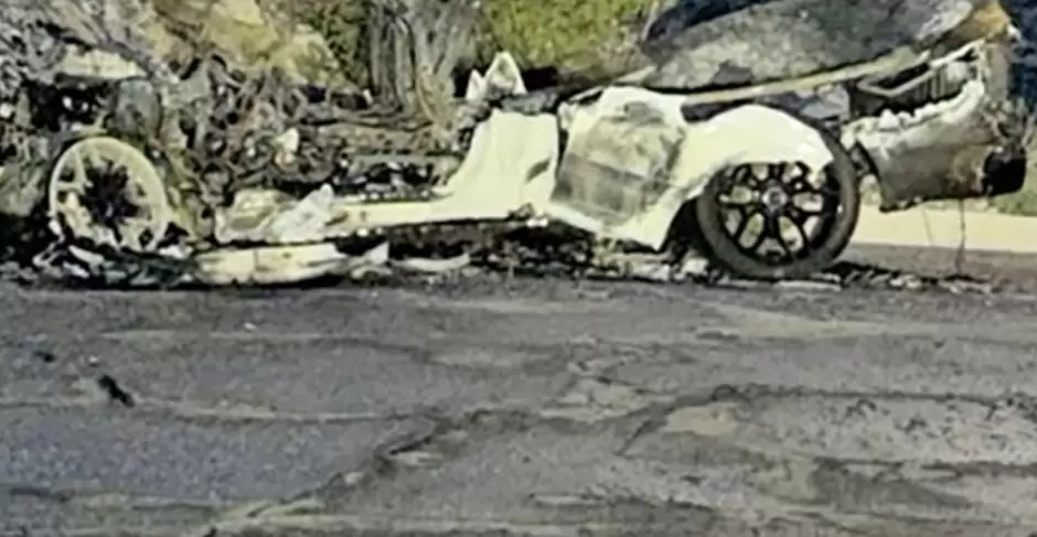 Lujoso pick up de Natanael Cano es consumido por el fuego